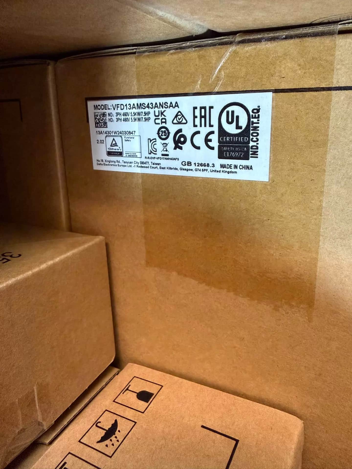 100% novo original e genuíno Delta 380V 5.5KW VFD13AMS43ANSAAFconversores de frequência Drive Servo Motor