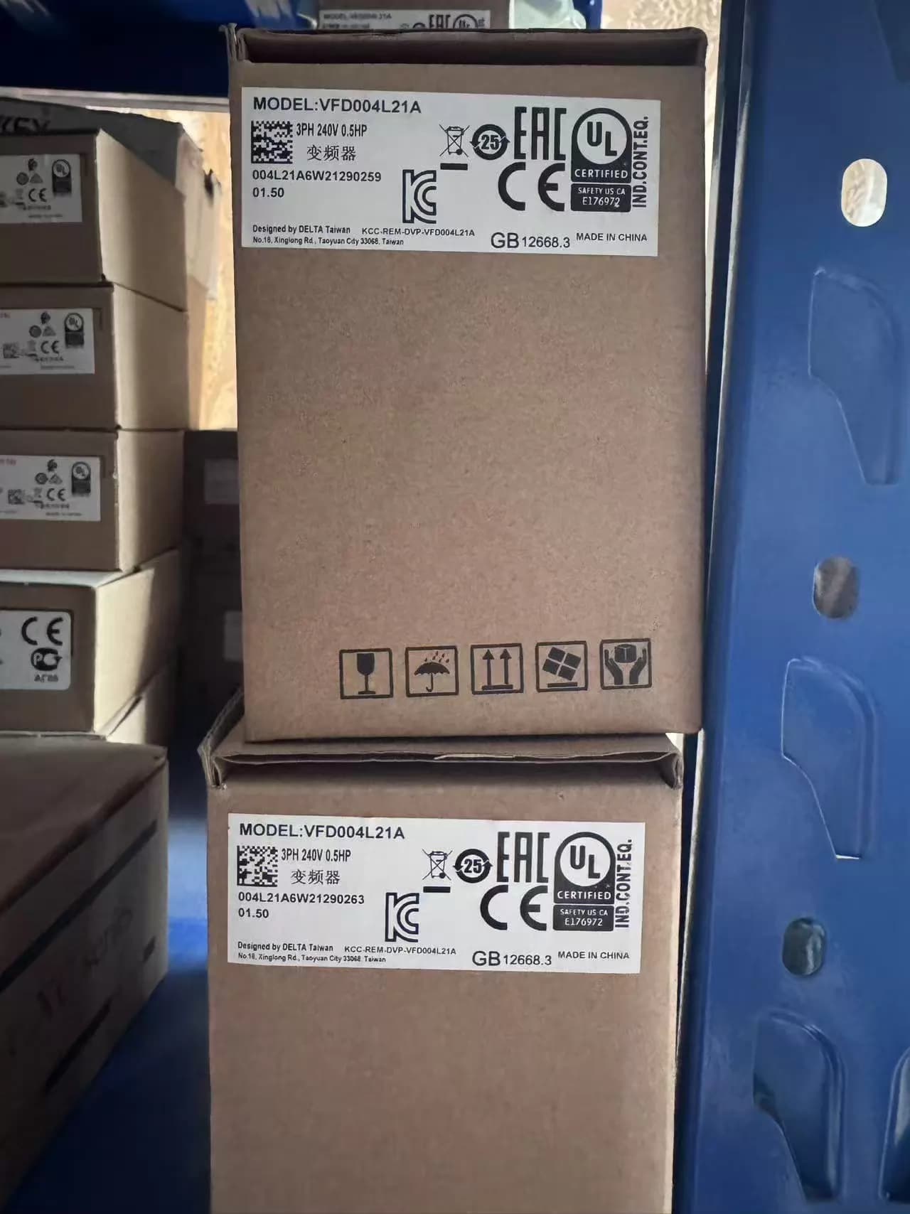 100% novo original e genuíno Delta VFD004EL21A conversores de frequência Drive Servo Motor