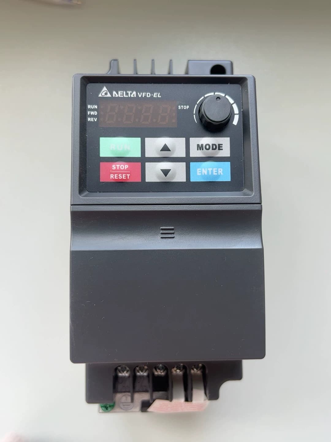 100% novo original e genuíno Delta VFD007EL21A conversores de frequência Drive Servo Motor