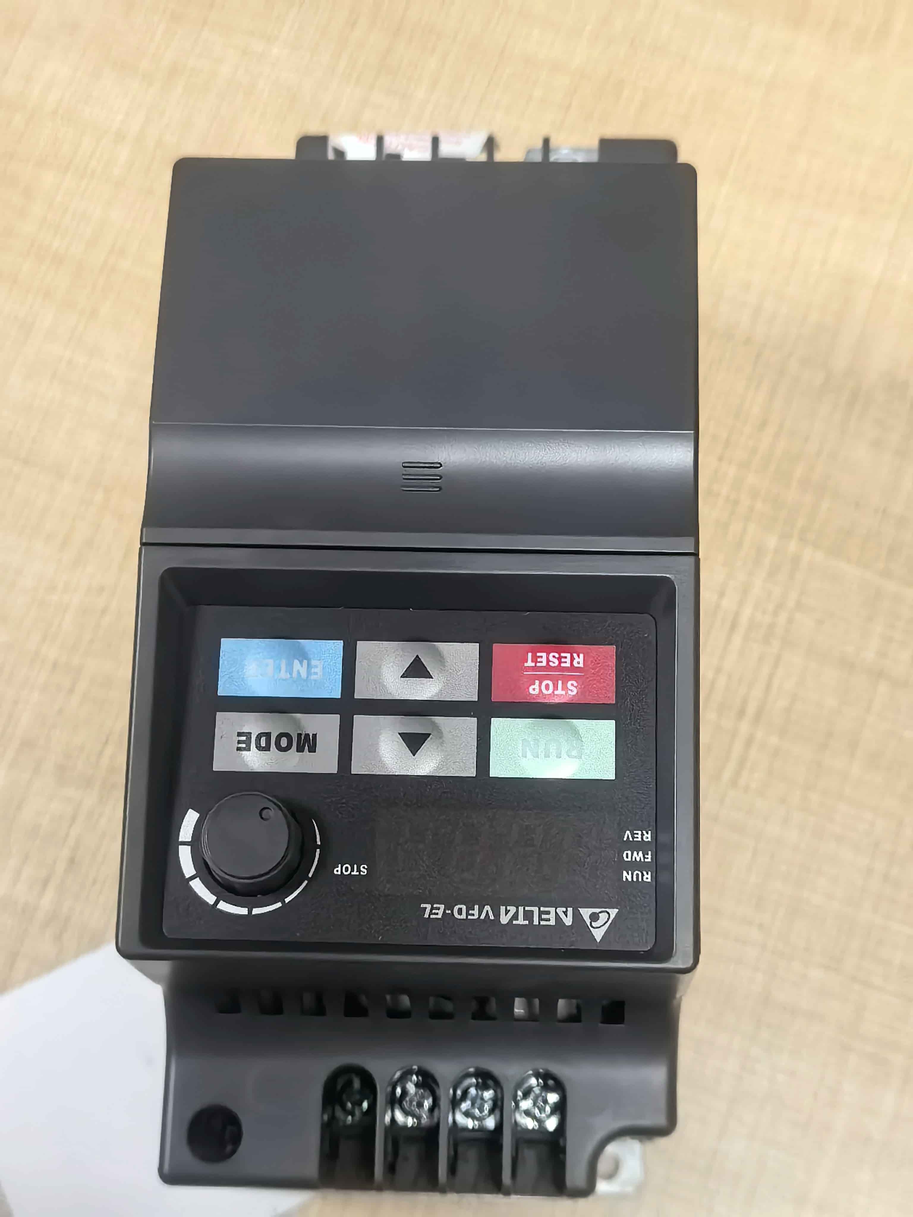 100% novo original e genuíno Delta VFD007EL43A conversores de frequência Drive Servo Motor