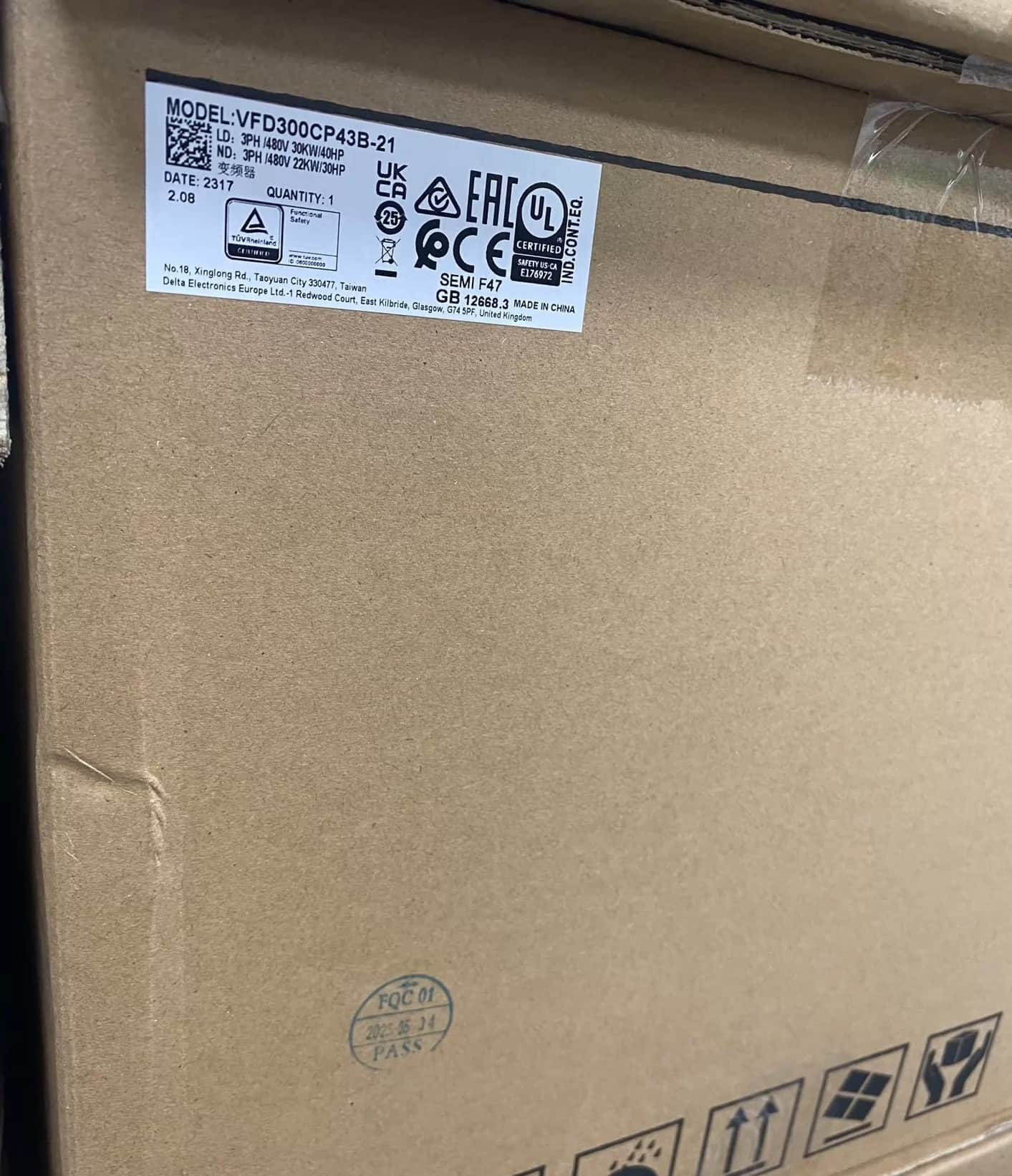 100% novo, original e genuíno Delta VFD300CP43B-21 380V30KW conversores de frequência Drive Servo Motor