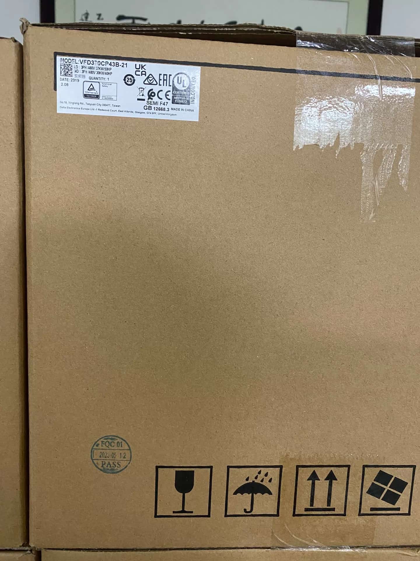 100% novo, original e genuíno Delta VFD370CP43B-21 380V37KW conversores de frequência Drive Servo Motor