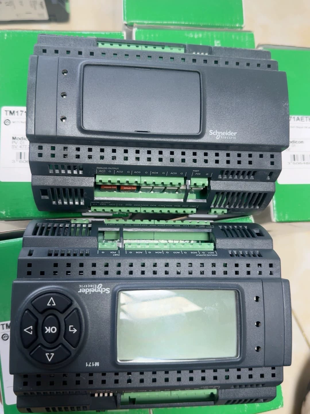 100% novo, original e genuíno Schneider TM171PDM27R Conversores de frequência, disjuntores, contatores, dispositivos de proteção