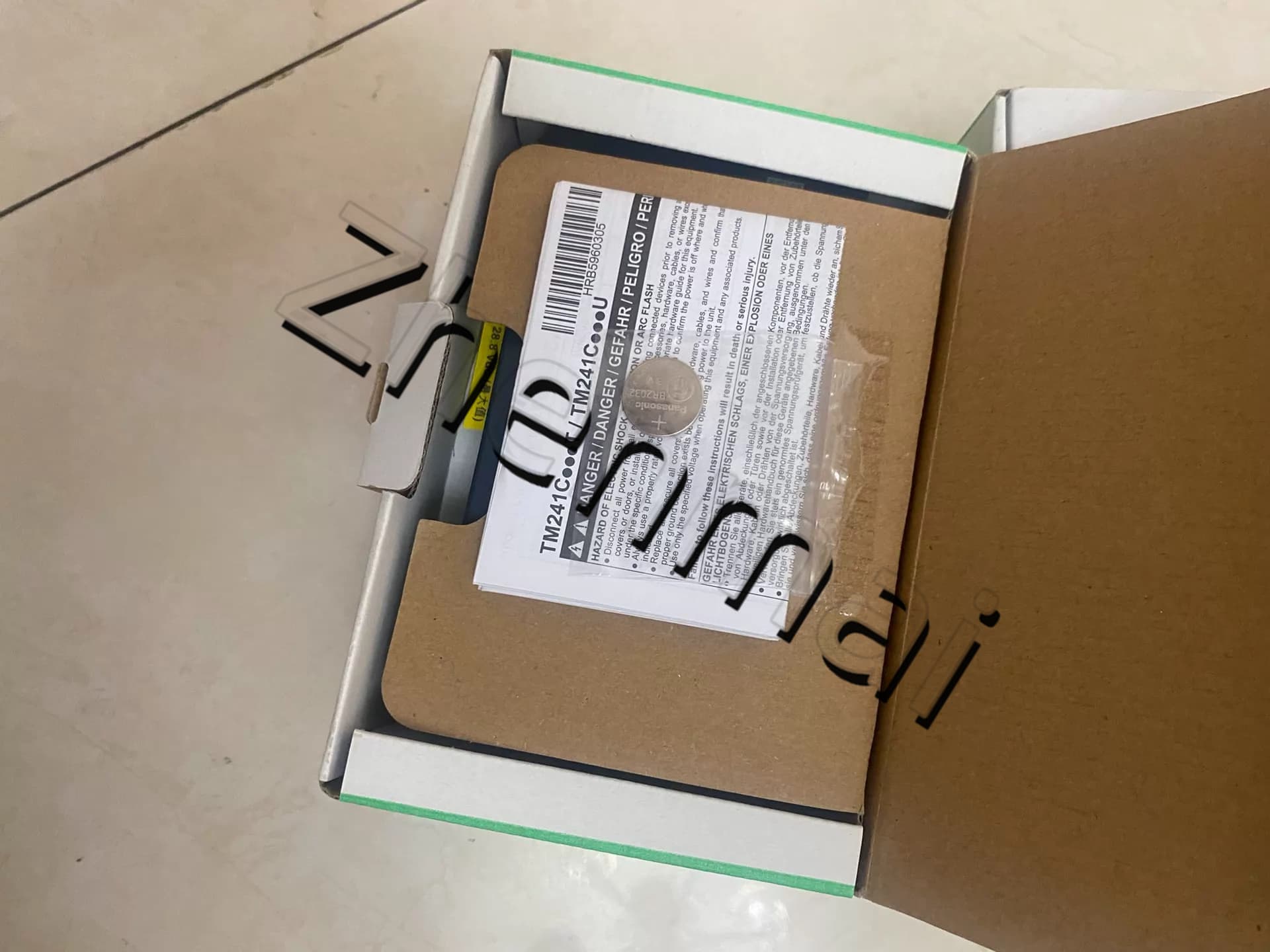 100% novo, original e genuíno Schneider TM241C24R Conversores de frequência, disjuntores, contatores, dispositivos de proteção