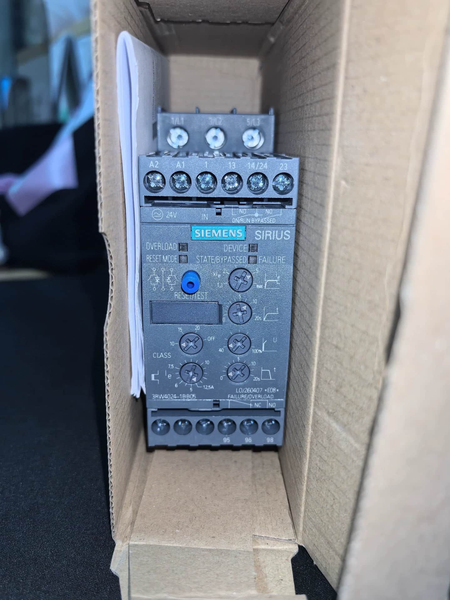 Siemens 3RW4024-1BB05 Soft Starter SIRIUS SOFT STARTER novo, genuíno e direto da fábrica