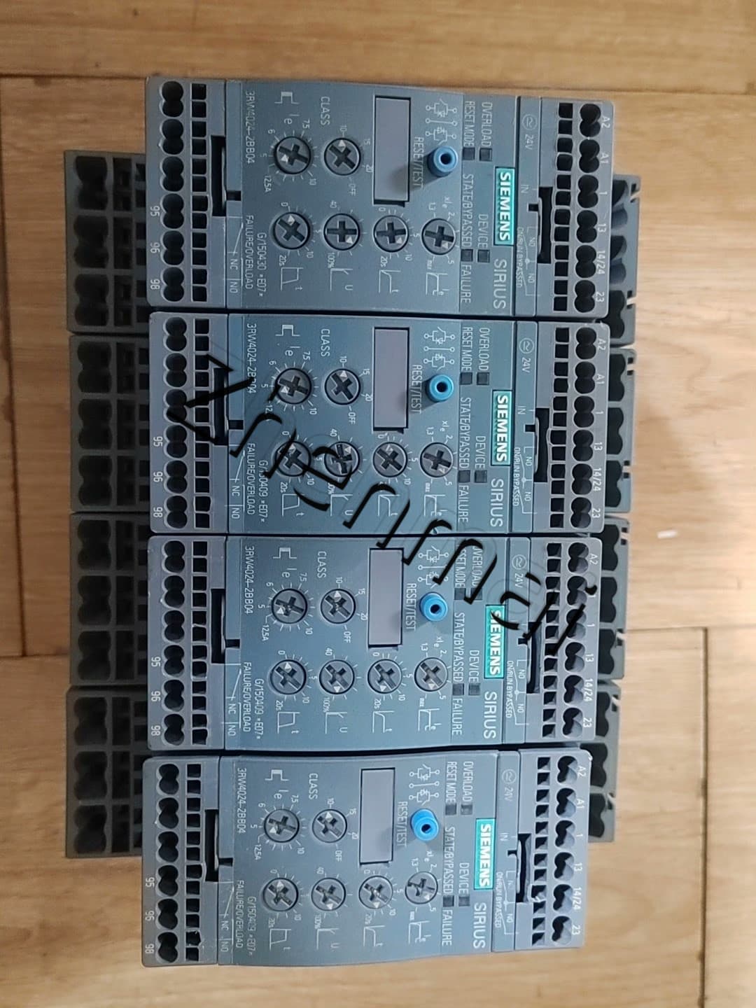 Siemens 3RW4027-1BB05 Soft Starter SIRIUS SOFT STARTER novo, genuíno e direto da fábrica