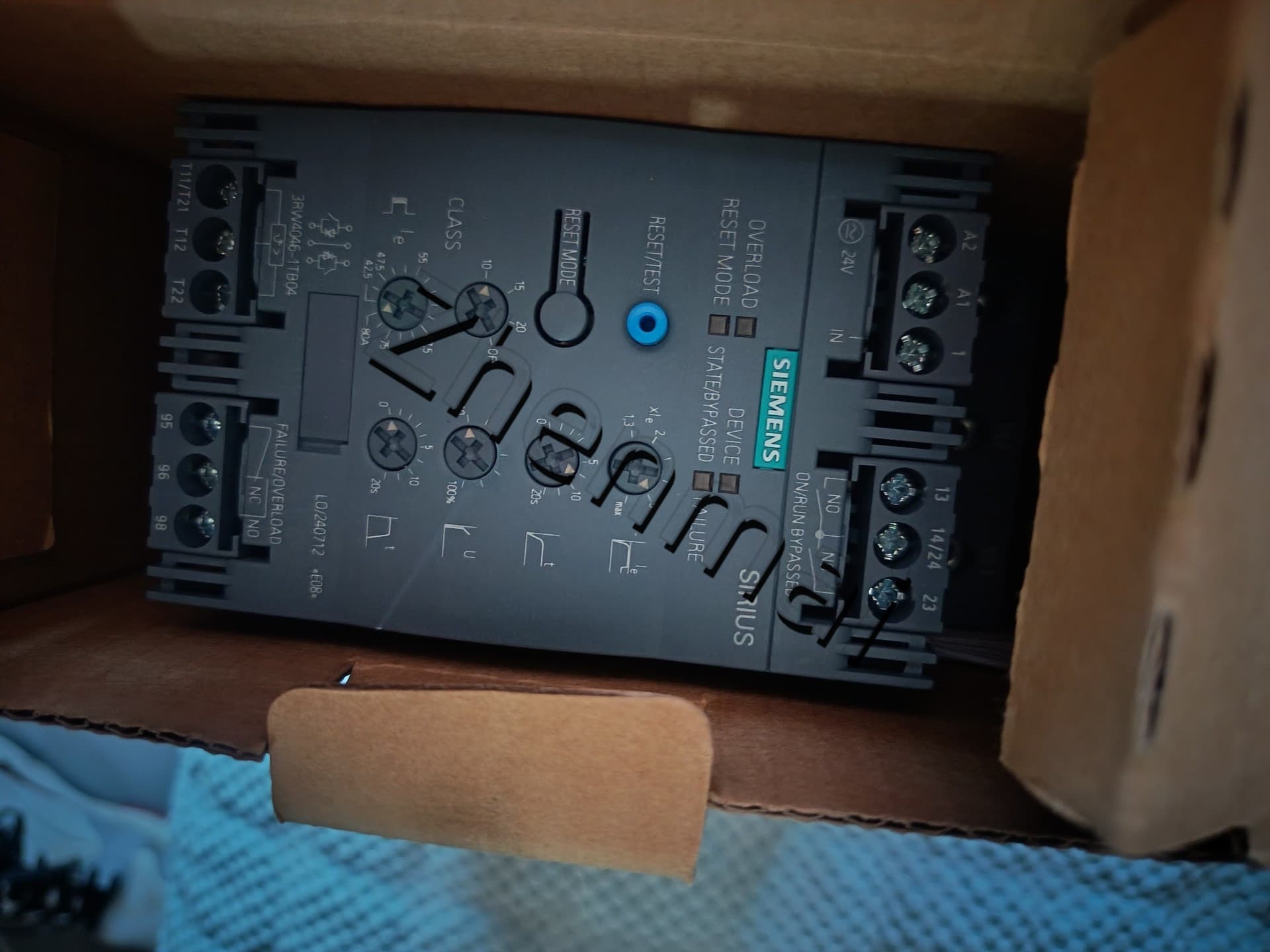 Siemens 3RW4046-1TB04 Soft Starter SIRIUS SOFT STARTER novo, genuíno e direto da fábrica