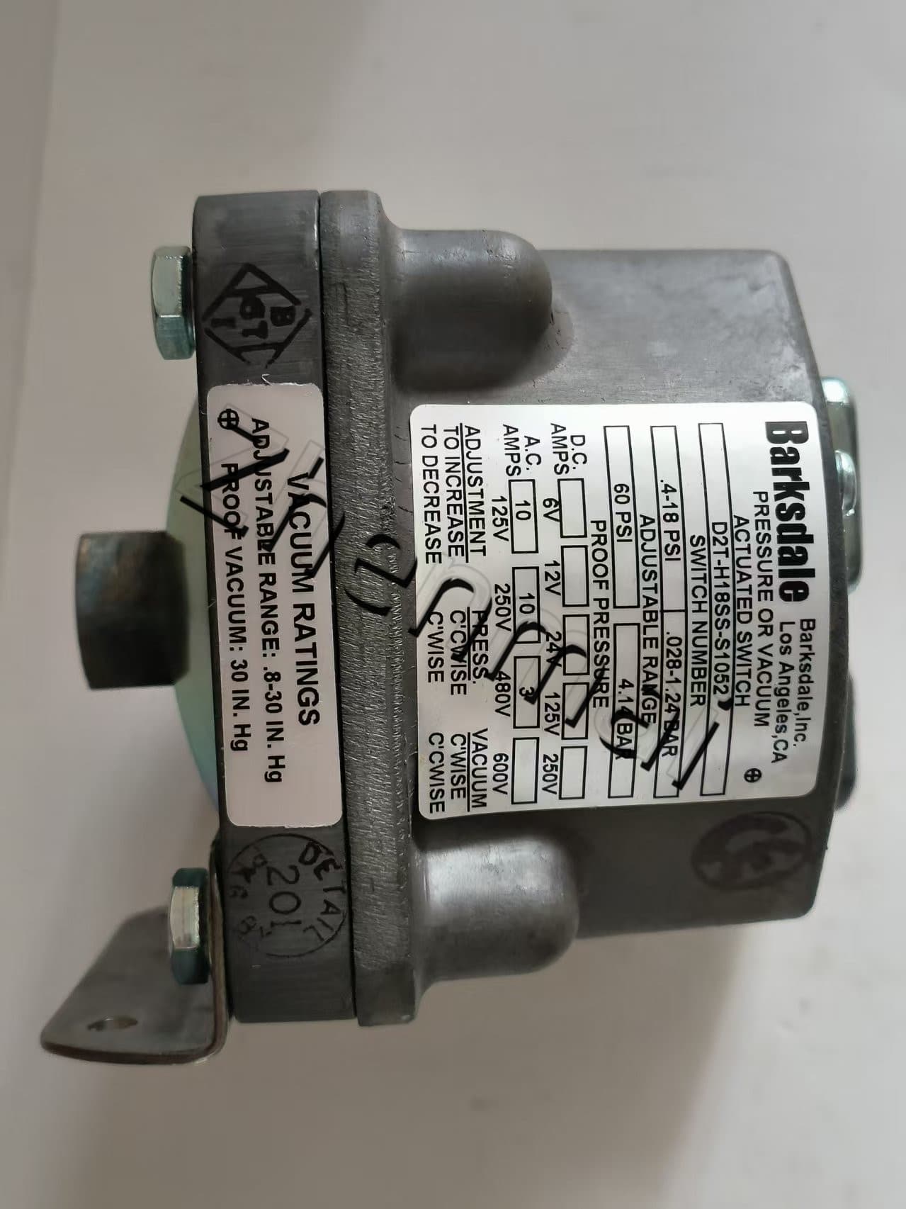 Brand New Original Barksdale D2T-H18SS-S1052 sensor de pressão interruptor de nível interruptor de fluxo interruptor de pressão transporte rápido