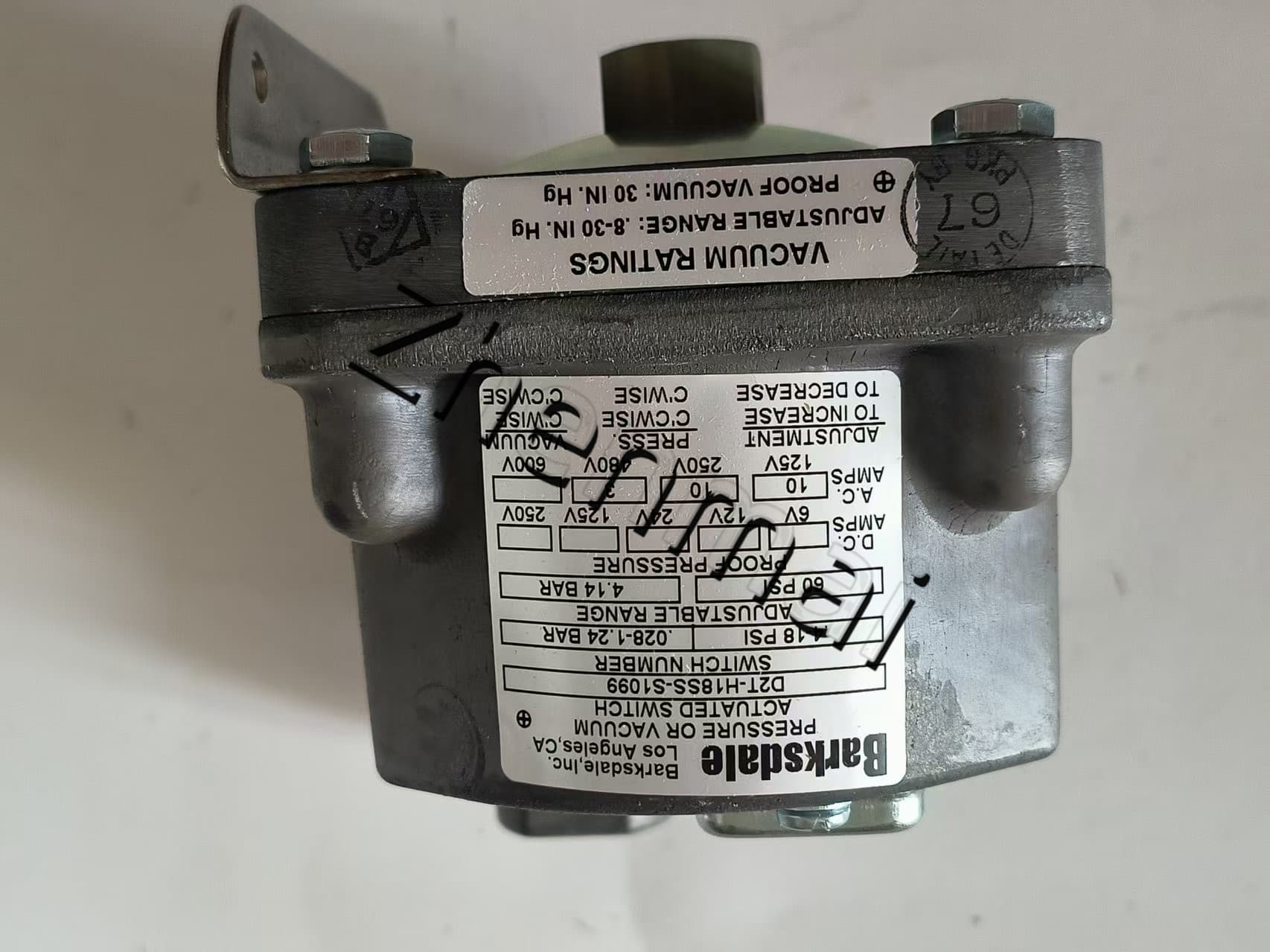 Brand New Original Barksdale D2T-H18SS-S1099 sensor de pressão interruptor de nível interruptor de fluxo interruptor de pressão transporte rápido