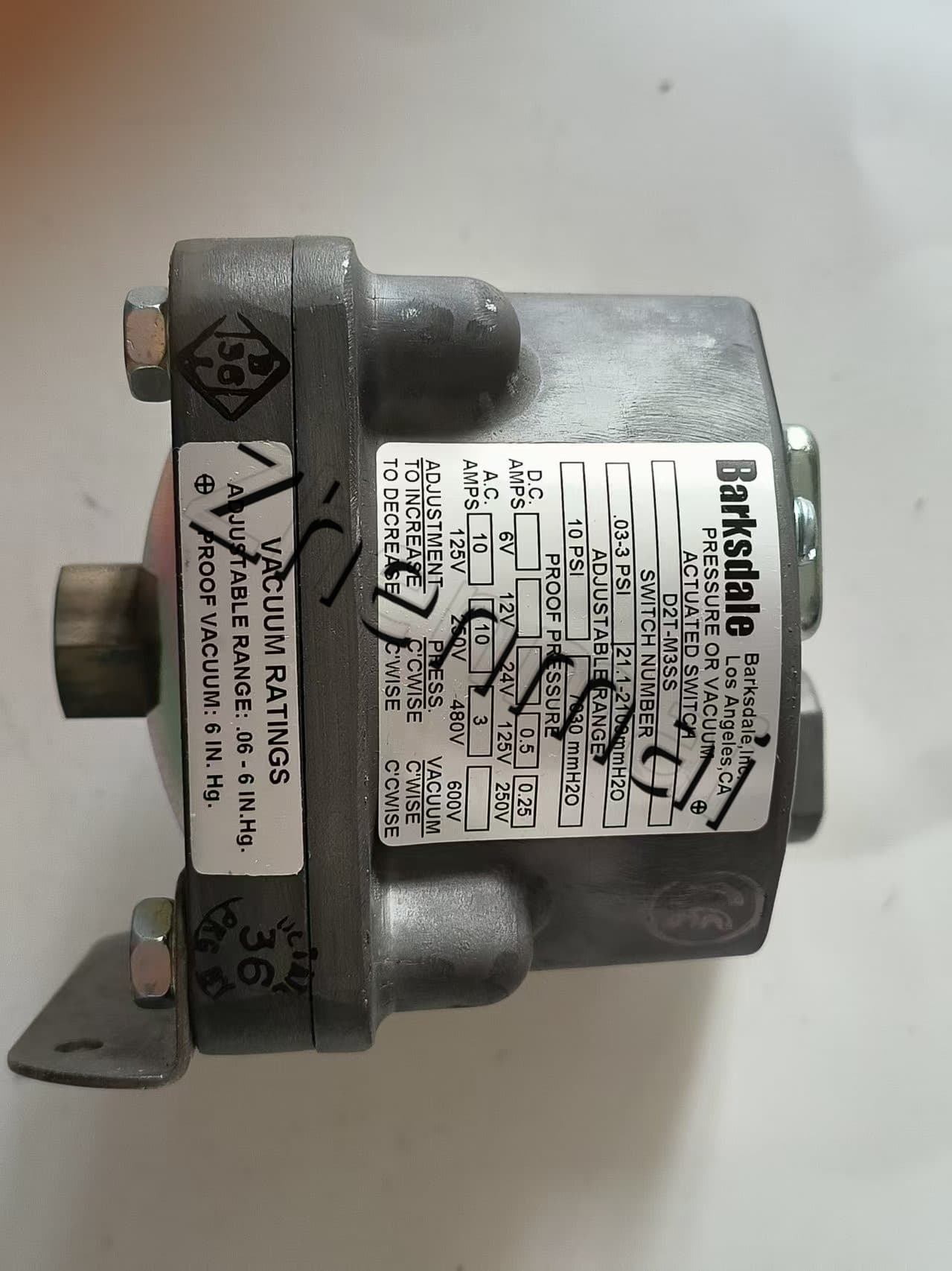 Brand New Original Barksdale D2T-M3SS sensor de pressão interruptor de nível interruptor de fluxo interruptor de pressão transporte rápido