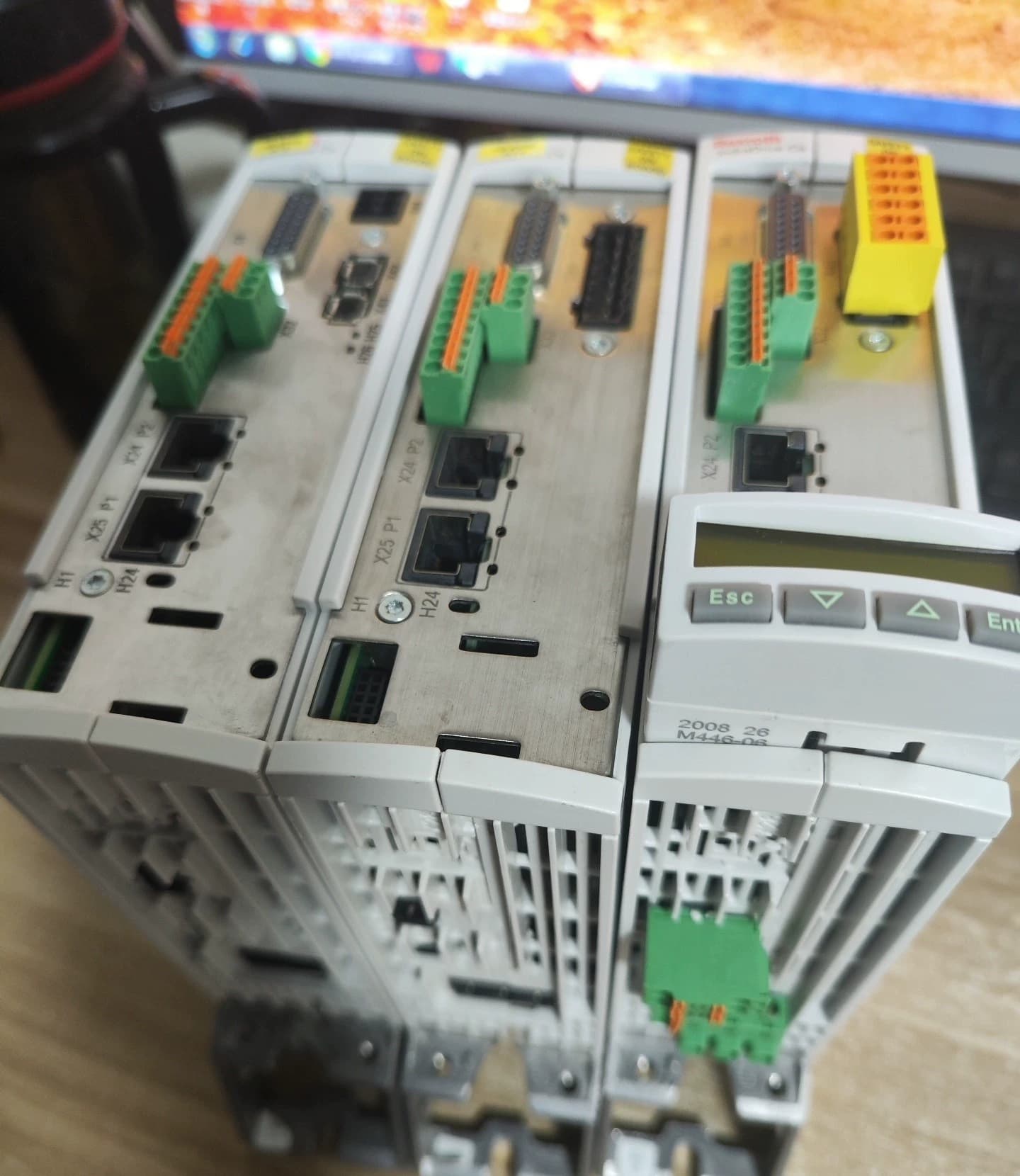 Brand New Original Bosch Rexroth Servo drive HCS01.1E-W0003-A-02-B-ET-EC-NN-L3-NN-FW Servo Motor Transporte Rápido