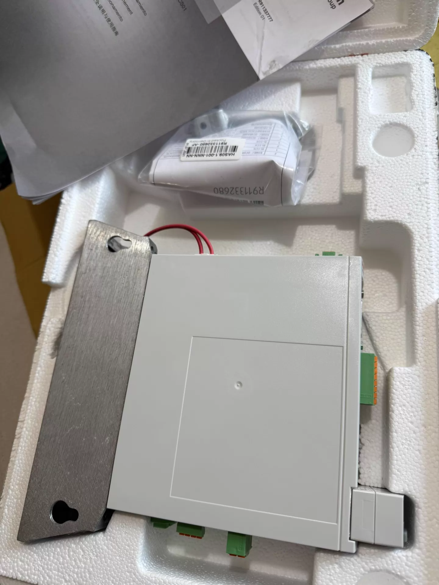Brand New Original Bosch Rexroth Servo drive HCS01.1E-W0009-A-02-B-ET-EC-PB-NN-NN-FW Servo Motor Transporte Rápido