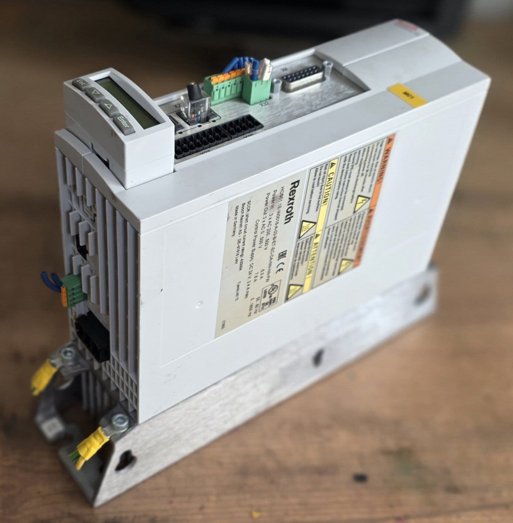 Brand New Original Bosch Rexroth Servo drive HCS01.1E-W0018-A-03-B-ET-EC-DA-NN-NN-FW Servo Motor Transporte Rápido