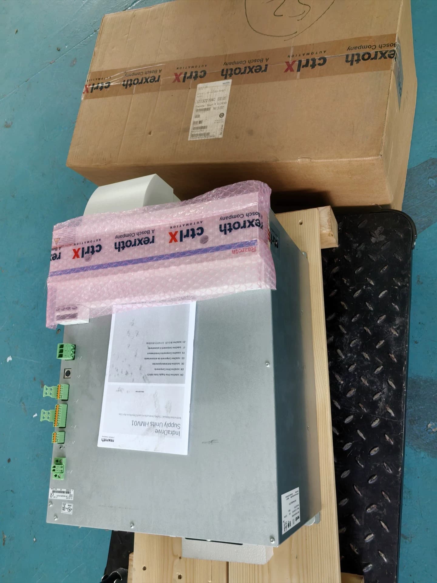 Brand New Original Bosch Rexroth Servo drive HMV01.1R-W0120-A-07-NNNN Servo Motor Transporte Rápido