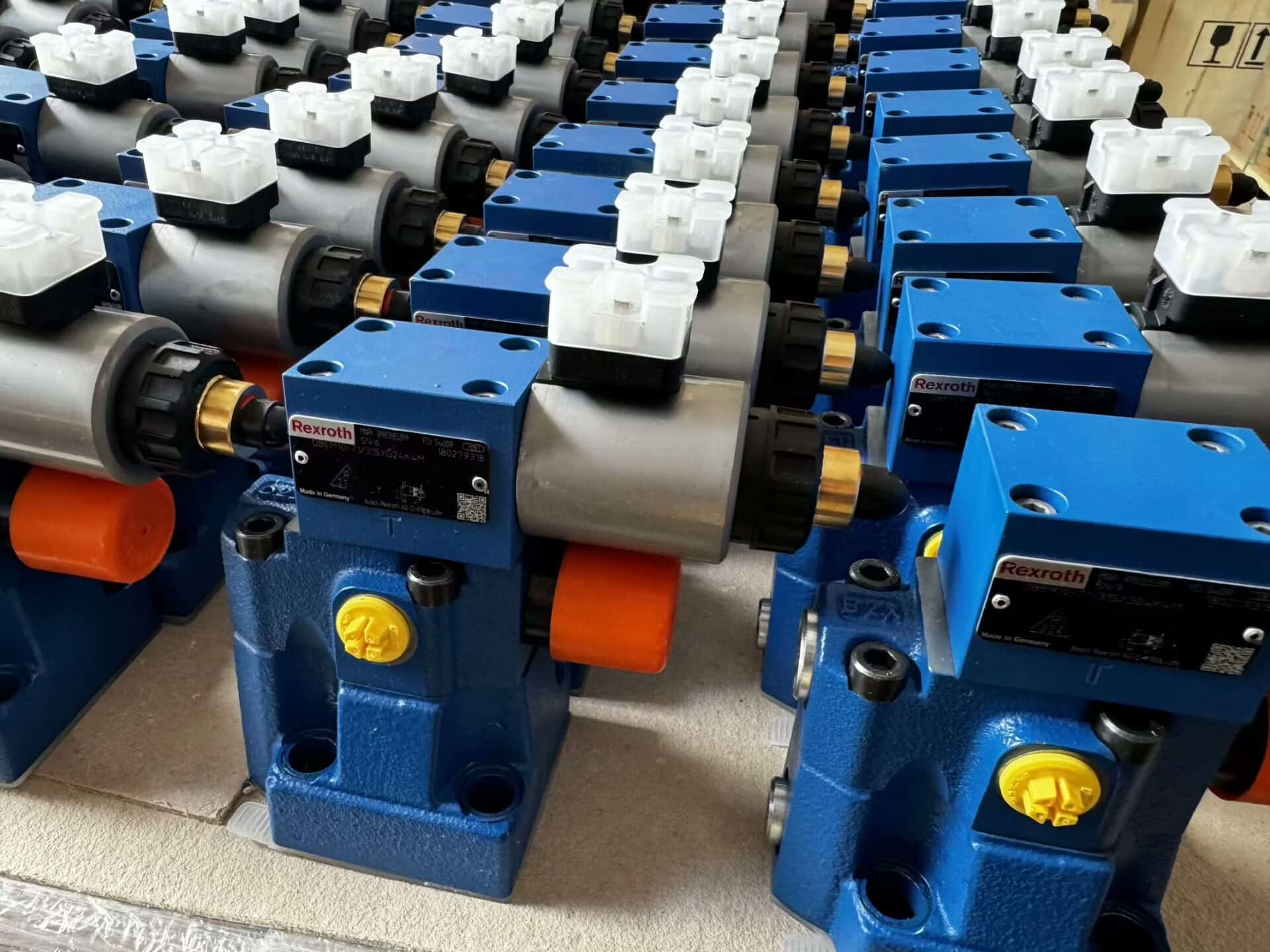 Brandnew original bosch rexroth servo drive válvula proporcional 4wree6v16-3x/v/24f1 servo motor transporte rápido