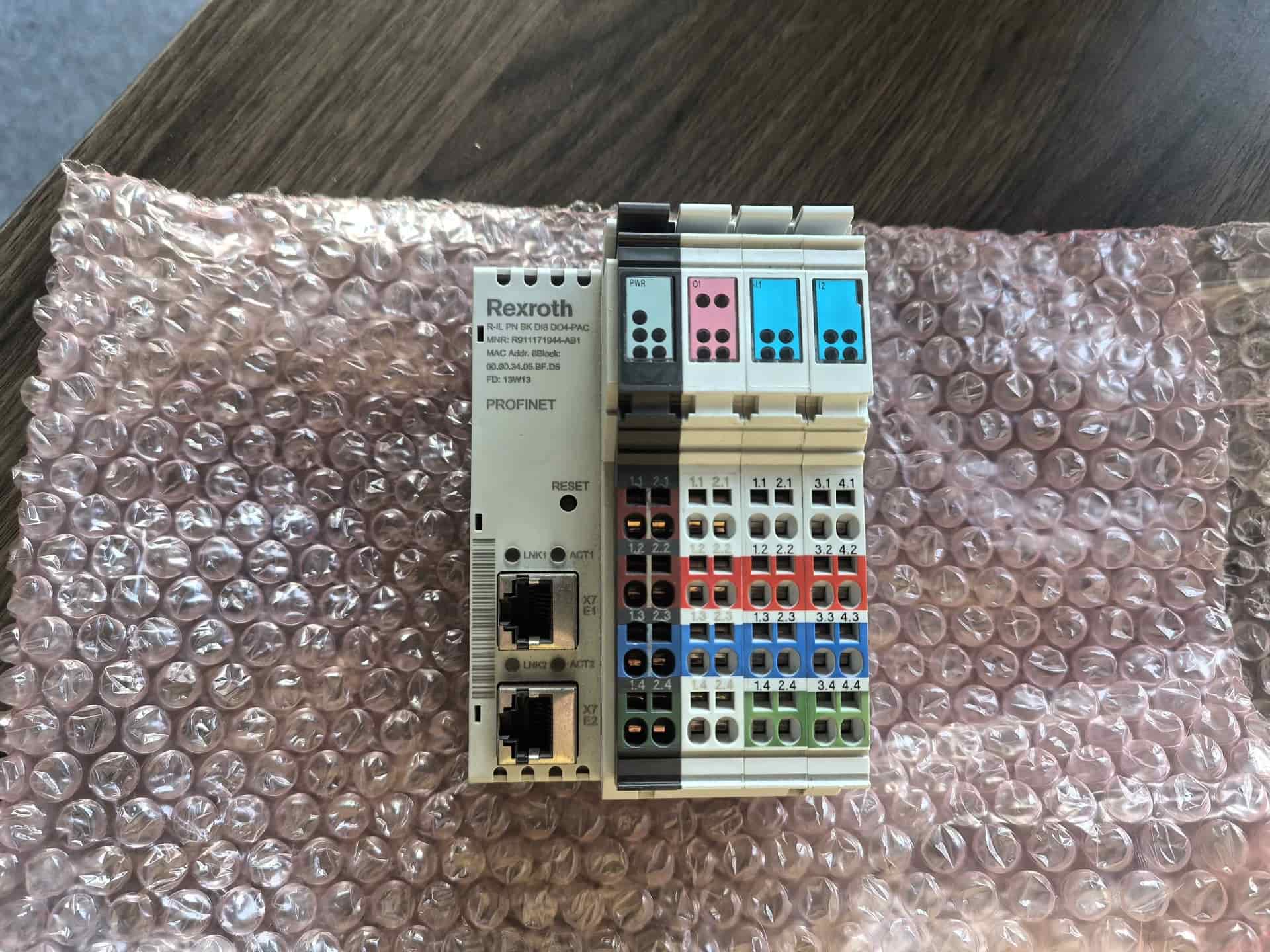 Brand New Original Bosch Rexroth Servo drive R911171944-AB1R-IL PN BK DI8 DO4-PAC Servo Motor Transporte Rápido