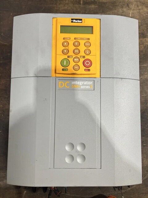 Brand New Original Parker 598P-53260010-TP00-U4WP Servo drives unidades de frequência variável controladores de servo motores Transporte Rápido