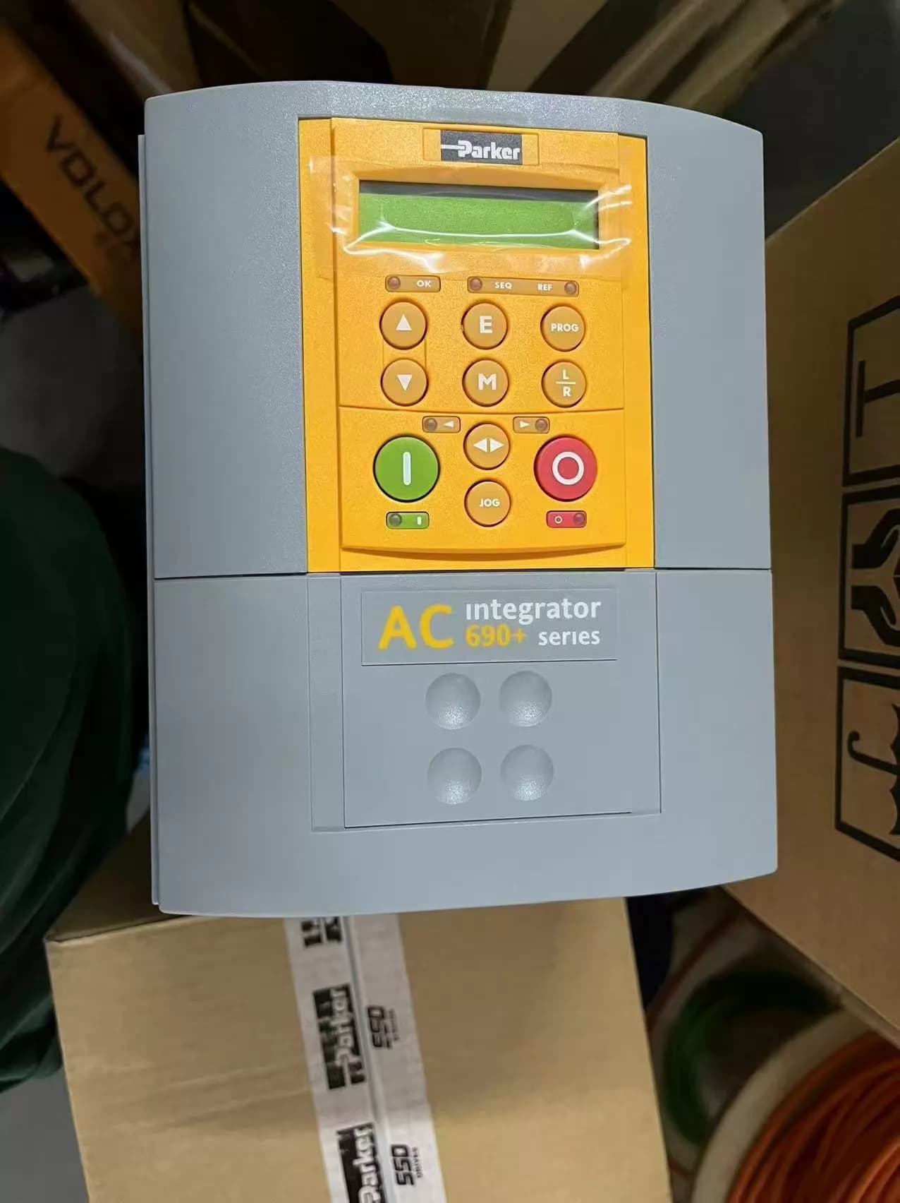 Brand New Original Parker 690-431550B0-B00P00-A400 Servo drives unidades de frequência variável controladores de servo motores Transporte Rápido