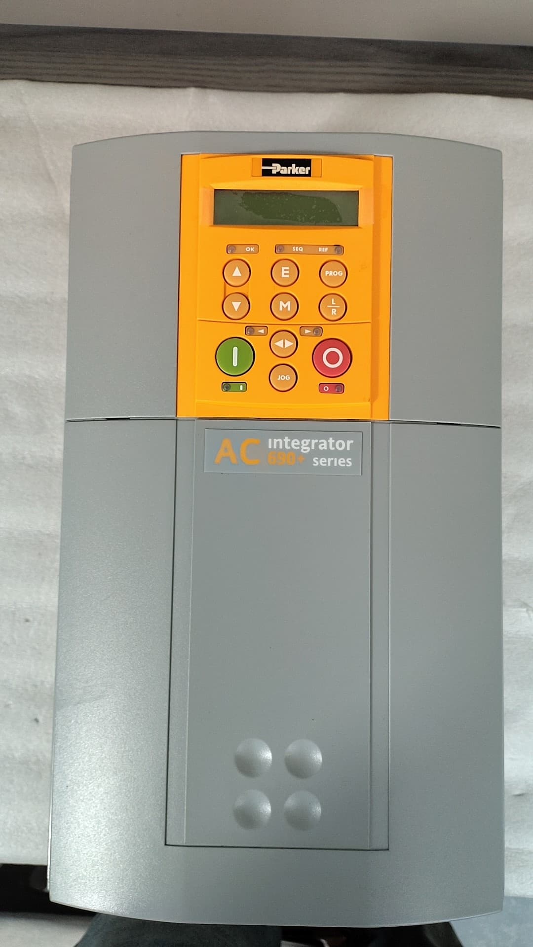 Brand New Original Parker 690-432230C0-B00P00-A400 Servo drives unidades de frequência variável controladores de servo motores Transporte Rápido