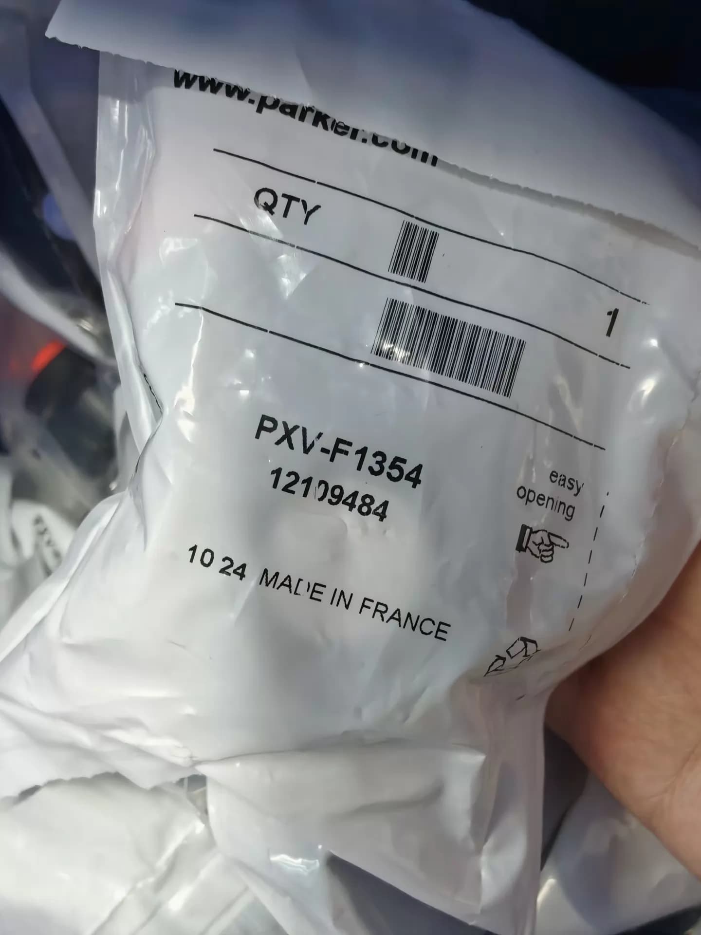 Brandnew original parker 6pxv-f1354 servo drives unidades de frequência variável servo motores controladores transporte rápido