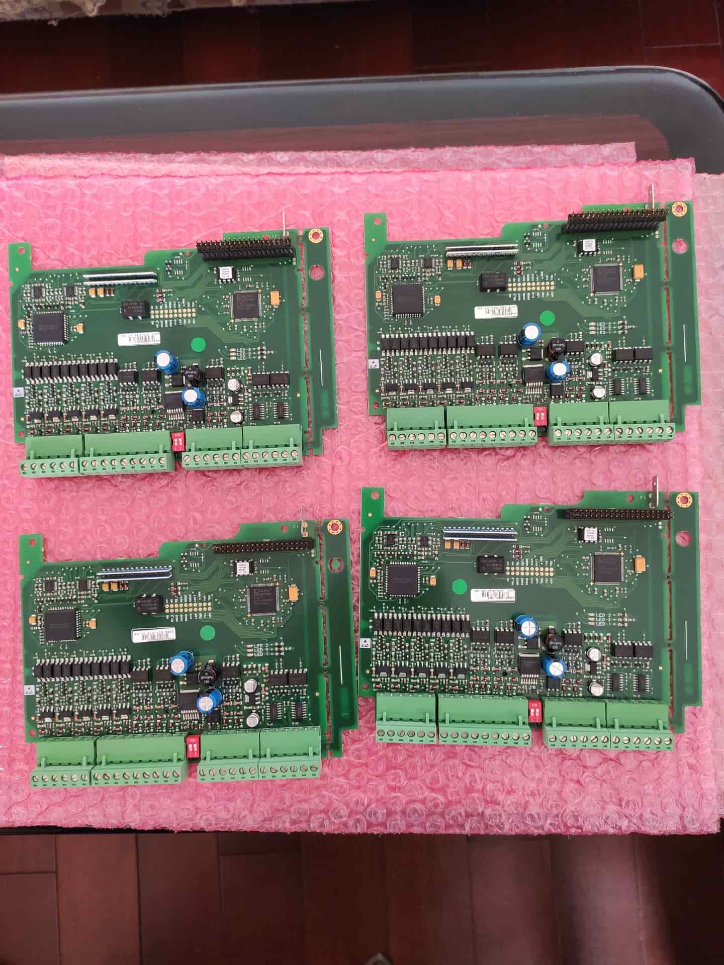 Brandnew original parker ah463889u001 servo drives unidades de frequência variável servo motores controladores transporte rápido
