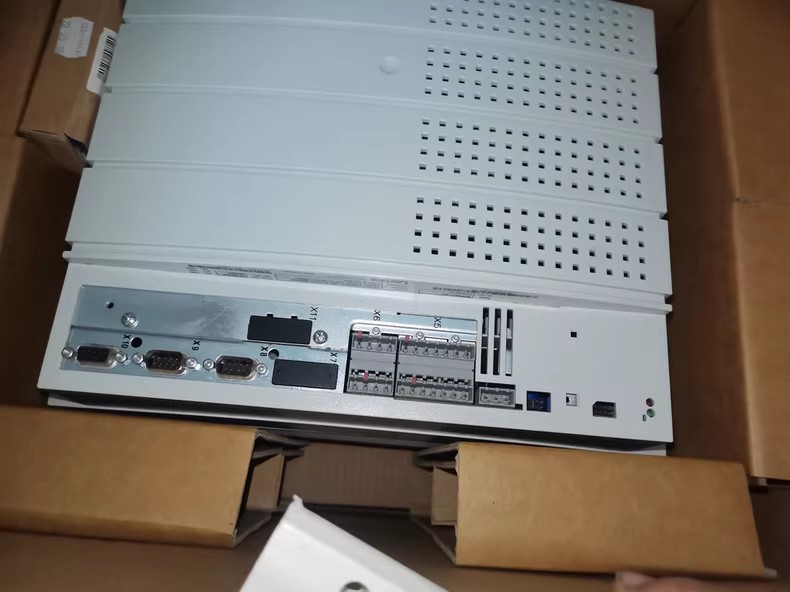 Novo módulo de E/S industrial Lenze E82EV223-4B241 genuíno FedEx DHL envio rápido