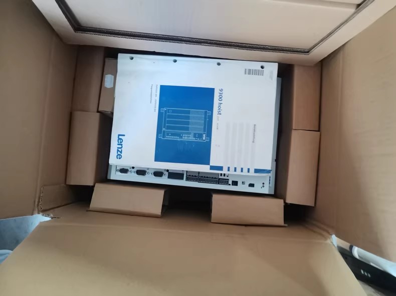 Novo módulo de E/S industrial Lenze E94AMSE0074 genuíno FedEx DHL envio rápido