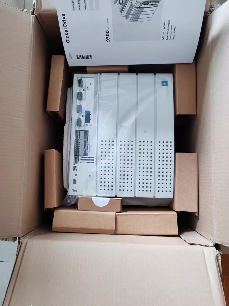 Novo módulo de E/S industrial Lenze ECSEA004C4B genuíno FedEx DHL envio rápido