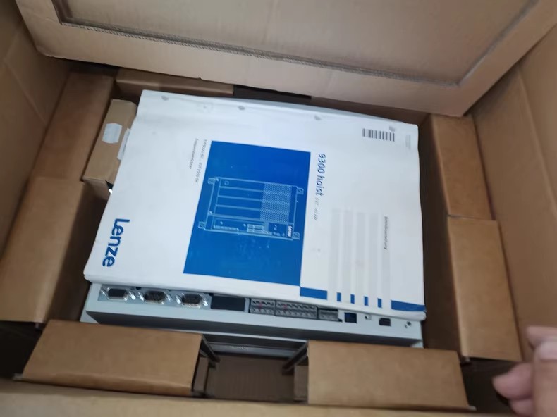 Novo módulo de E/S industrial Lenze EVS9326-EV genuíno FedEx DHL envio rápido